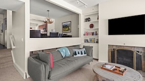 Smart TV, fireplace