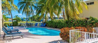 Sombrero Beach Beauty~ 50` Dock Private Pool Home!