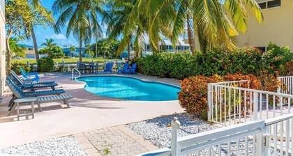 Sombrero Beach Beauty~ 50` Dock Private Pool Home!