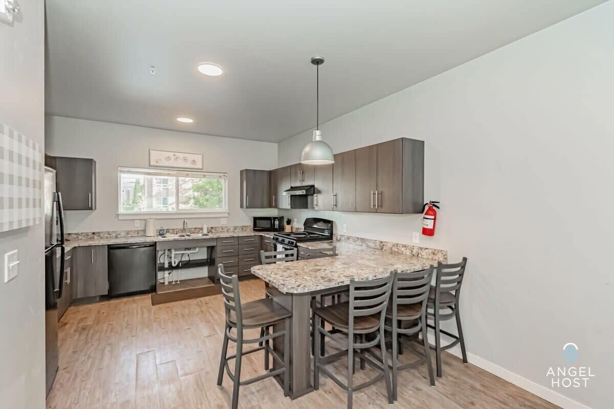 Fridge, microwave, oven, dishwasher