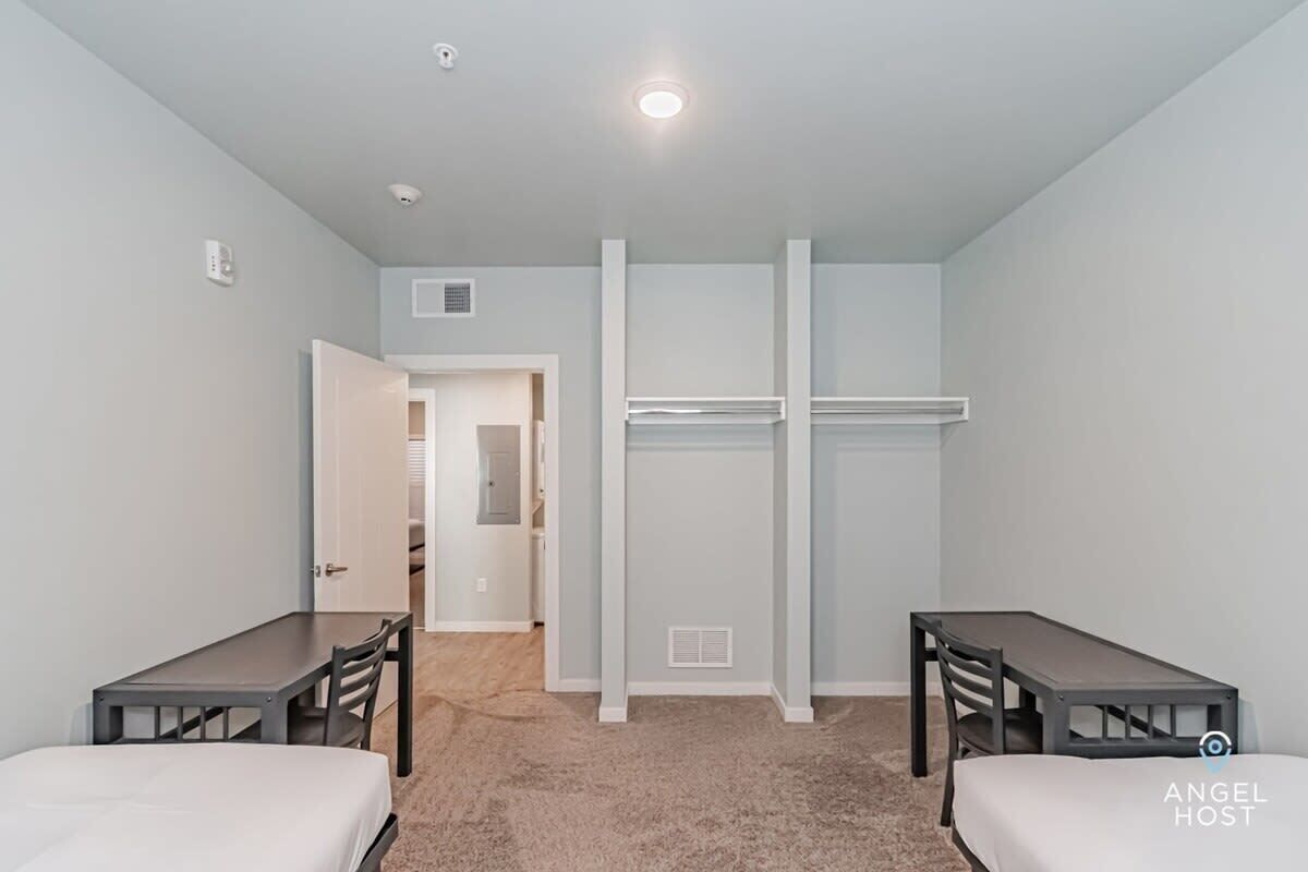 3 多间卧室、办公桌、熨斗/熨衣板、旅行婴儿床