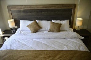 Egyptian cotton sheets, premium bedding, Select Comfort beds, minibar