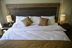 Luxury Room | Egyptian cotton sheets, premium bedding, Select Comfort beds, minibar