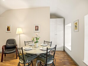Cottage | Dining - Town Centre Apartment, Clifden (Clifden)