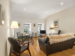 Cottage | Living area | LCD TV - Town Centre Apartment, Clifden (Clifden)