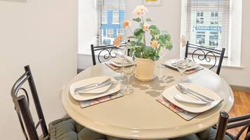 Cottage | Dining