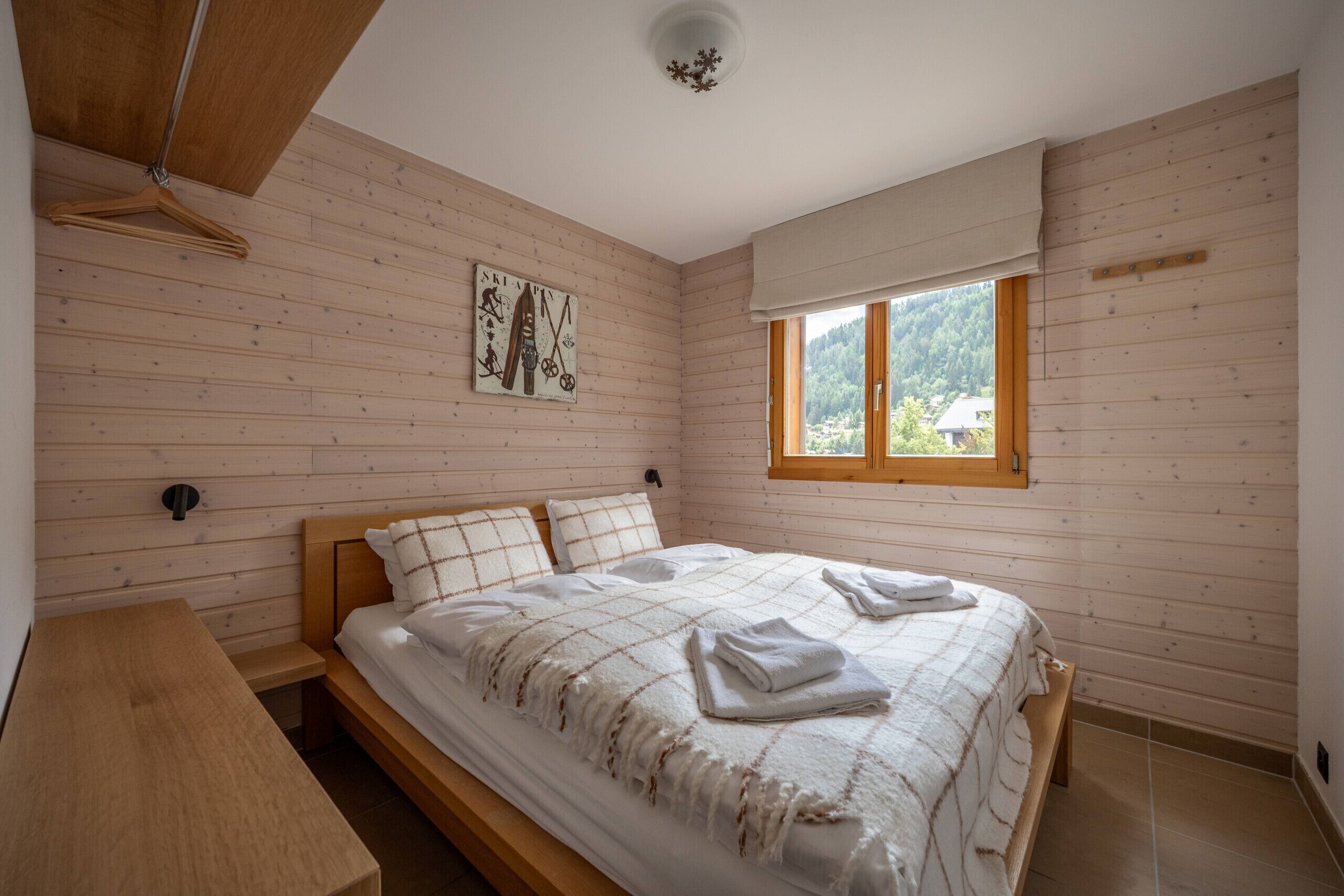 3 bedrooms, WiFi (free), bed sheets