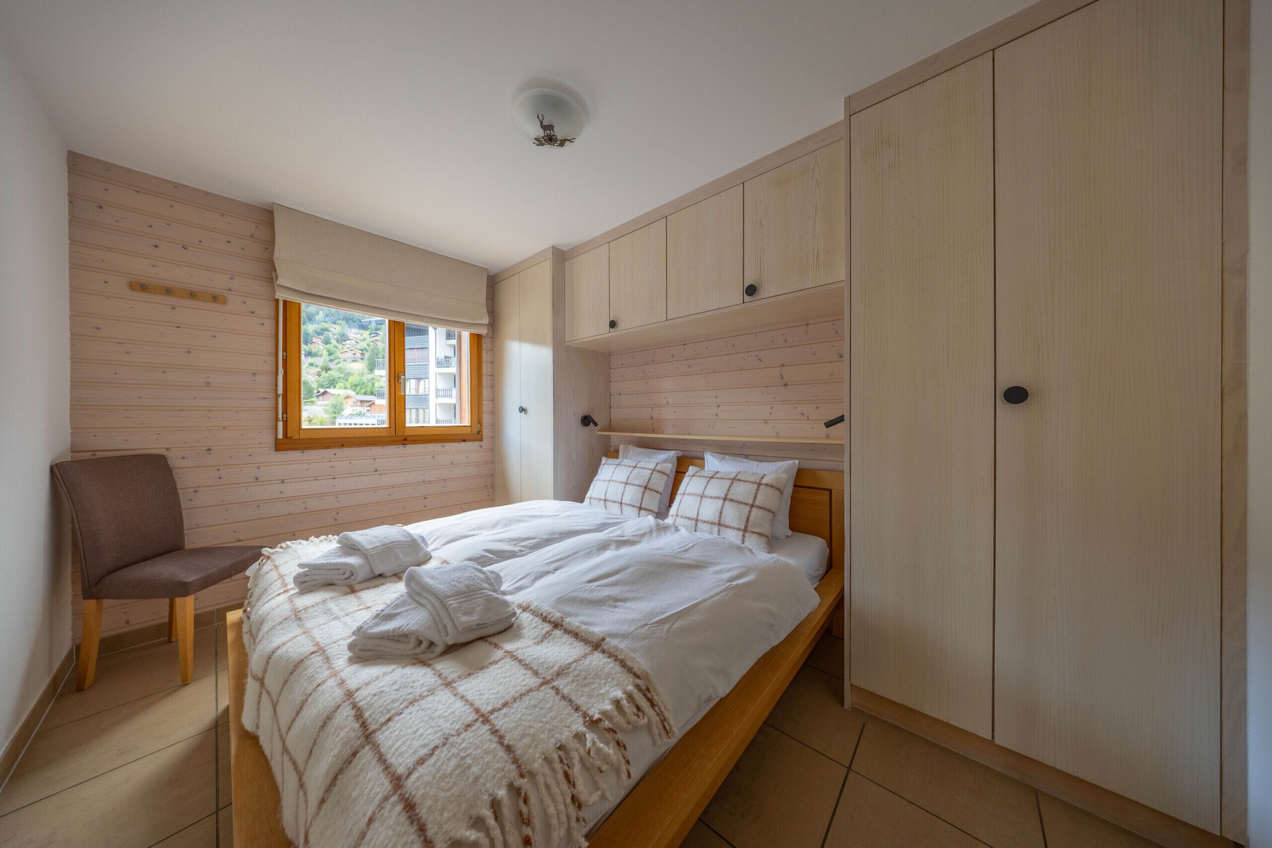 3 bedrooms, WiFi (free), bed sheets