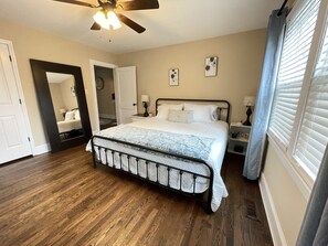 7 soverom, safe på rommet, skrivebord og strykejern/-brett