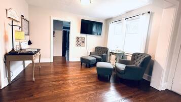 Smart TV, books, stereo