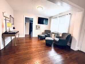 Smart TV, books, stereo