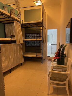 Traditional Shared Dormitory | Bathroom
