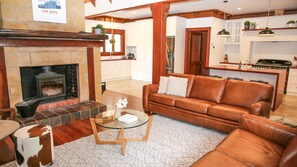 Smart TV, fireplace - GENEVE - Alpine style with stunning views (Bright)