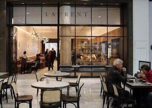 Dining - Modern Luxury 2B2B Sky Garden SmartTV (Glen Waverley)