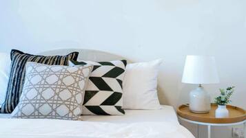 2 habitaciones, tabla de planchar con plancha, wifi y ropa de cama