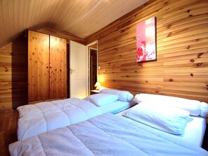 8 bedrooms, travel cot, WiFi, bed sheets - Les Rupéennes des Ballons, Maison Cerf, SPA / Pétanque, Parc de Jeux Privé ! (Rupt-sur-Moselle)