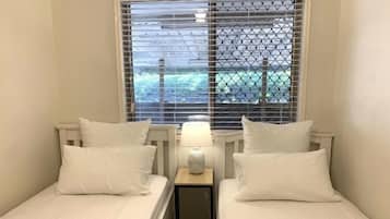 3 bedrooms, desk, iron/ironing board, free WiFi