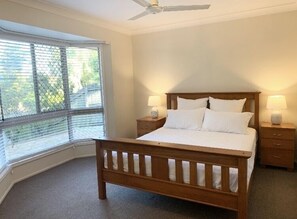 3 bedrooms, desk, iron/ironing board, free WiFi