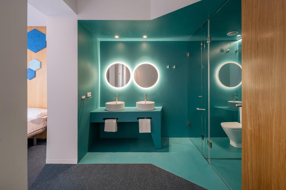 Deluxe Double Room | Bathroom