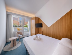 Standaard tweepersoonskamer, 1 tweepersoonsbed | Een kluis op de kamer, geluiddichte muren, een strijkplank/strijkijzer