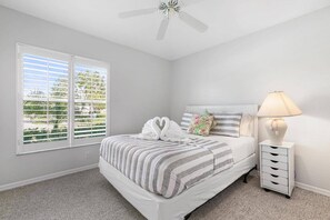 4 Schlafzimmer, Schreibtisch, Bügeleisen/Bügelbrett, Reisekinderbett