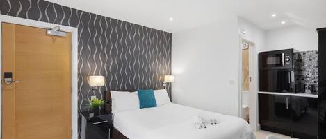 1 slaapkamer, een strijkplank/strijkijzer, wifi, beddengoed