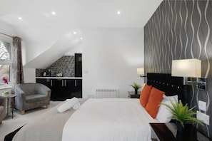 1 habitación, tabla de planchar con plancha, wifi y ropa de cama