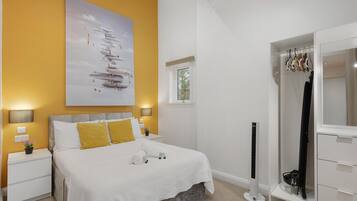 1 slaapkamer, een strijkplank/strijkijzer, wifi, beddengoed