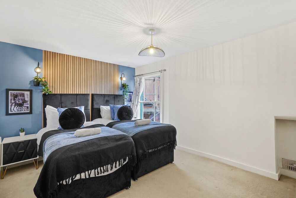 Penthouse on Bristol's Harbourside Sleeps 10 Bristol Vrbo