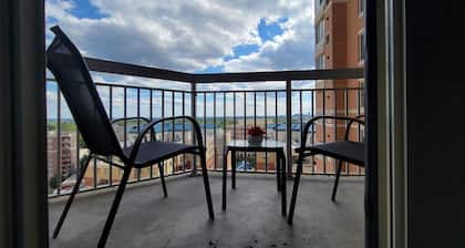 Lovely 1-Bedroom Condo with Pool and City View