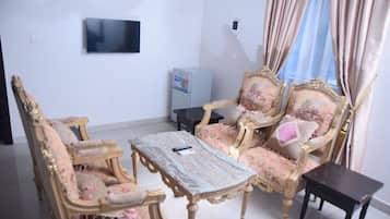 Royal Suite | Individually furnished, desk, laptop workspace, free WiFi