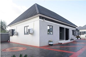 Fachada da propriedade