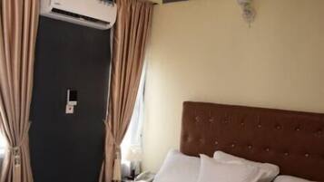 Habitación doble estándar | 1 habitación, muebles diferentes y escritorio