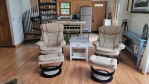 Interior - Wolfe's Way Priv. Beach, Waterfront recreation, Swim & Acadia! (Franklin)