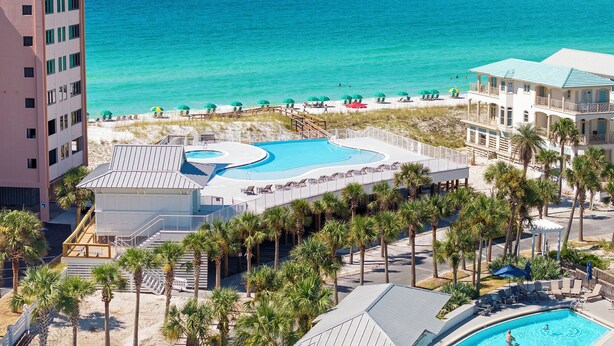 A resort with a large pool, beach area, and ocean view. - Aqua Easy - Destin Pointe, Gulf Views, Lakefront, Free Beach Service, Cmty Pool! (Destin)