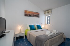 3 camere, una scrivania, ferro/asse da stiro, culla da viaggio