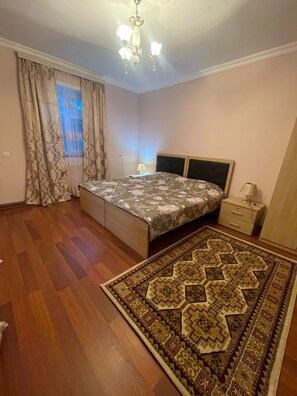 5 bedrooms, in-room safe, WiFi, bed sheets