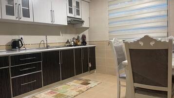 Microwave, oven, dishwasher, coffee/tea maker