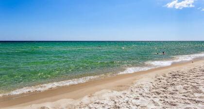 Salt and Sunlight: Spacious, airy 9th Floor Navarre Towers condo located on the Gulf!