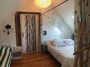 3 Schlafzimmer, Schreibtisch, Bügeleisen/Bügelbrett, Reisekinderbett