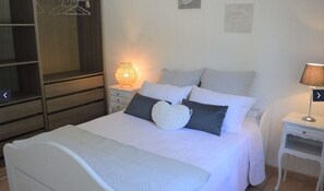 4 bedrooms, desk, iron/ironing board, travel crib