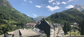 Cosy, renovated family home in the heart of the Pyrenees