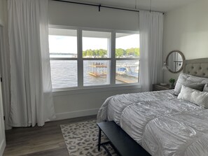 5 bedrooms, free WiFi, bed sheets - NEW Lakefront Luxury/ 5 bedroom/ 5 bathroom/LakeViews/Sleeps 18 (Mabank)