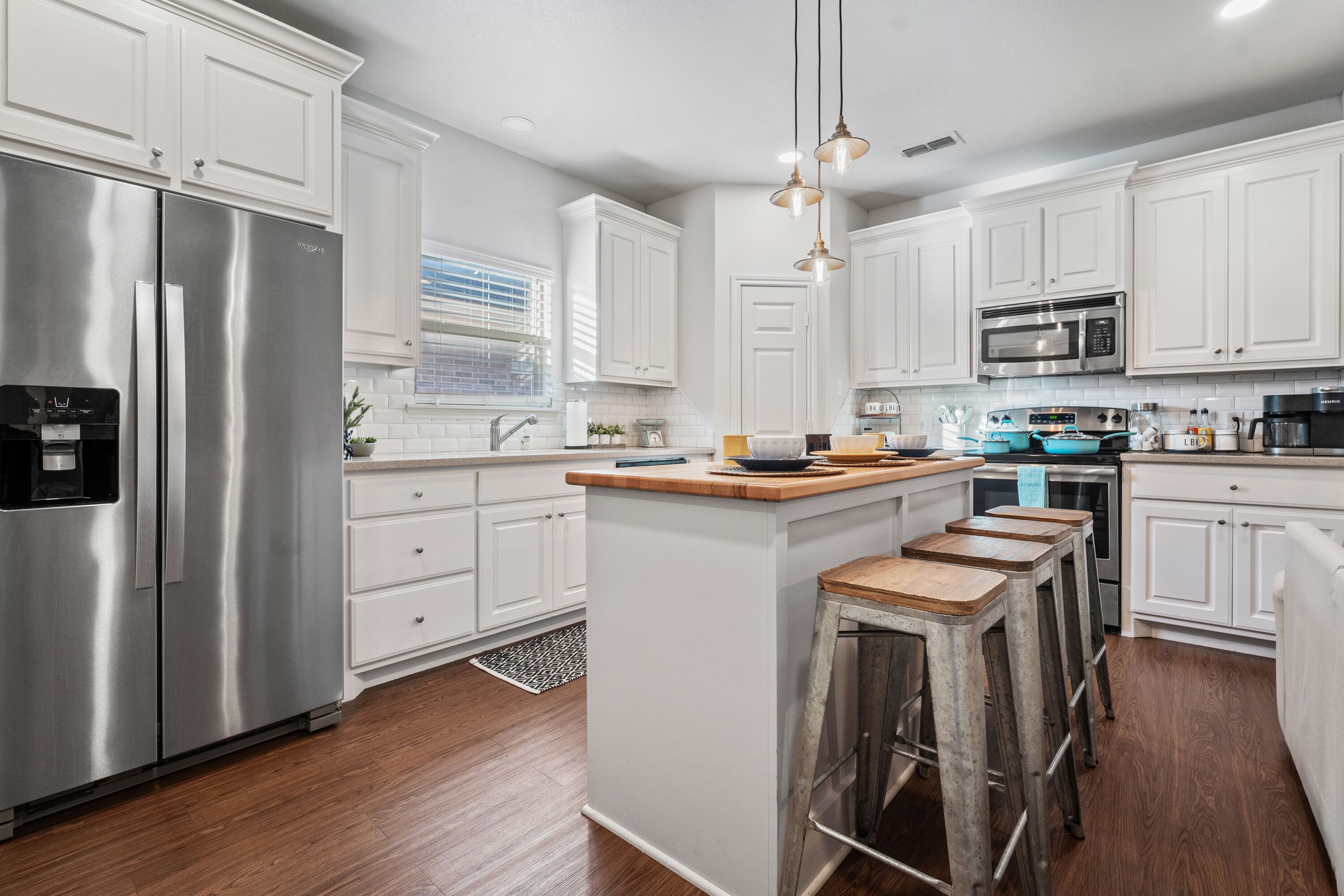 Refrigerador, microondas, horno y parrilla de estufa 