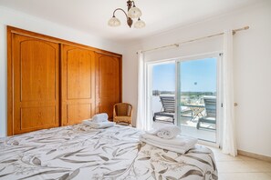 4 bedrooms, iron/ironing board, WiFi (free), bed sheets - Villa Toriba (Albufeira)