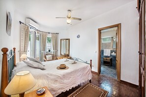 4 室のベッドルーム、アイロン / アイロン台、WiFi (無料)、ベッドシーツ