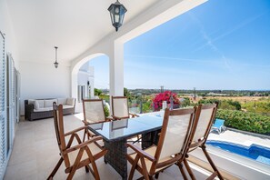 Outdoor dining - Villa Toriba (Albufeira)