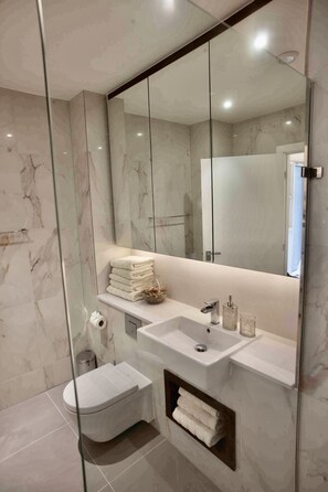 Apartment | Bathroom | Combined shower/tub, deep soaking tub, hair dryer, towels