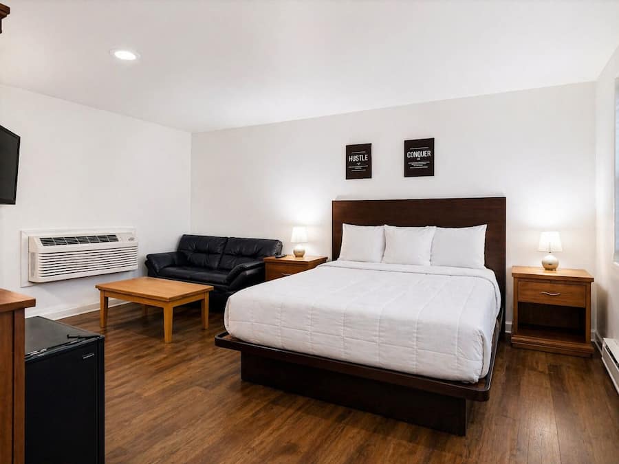 Premium bedding, down comforters, individually furnished, desk