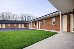 Exterior - Relax Inn Smyrna (Smyrna)